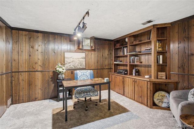 6608 Red Cedar Lane, West Bloomfield, MI 48324