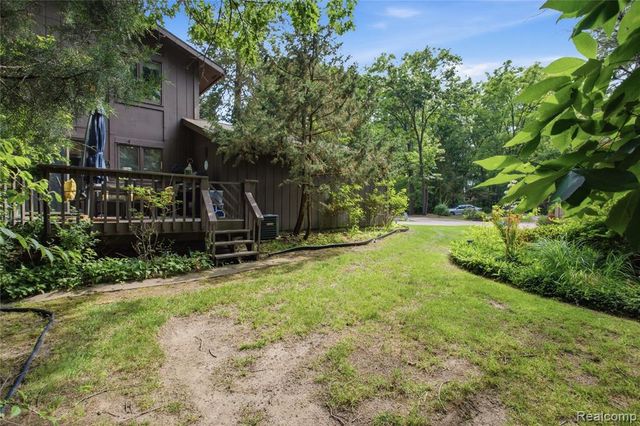 6608 Red Cedar Lane, West Bloomfield, MI 48324