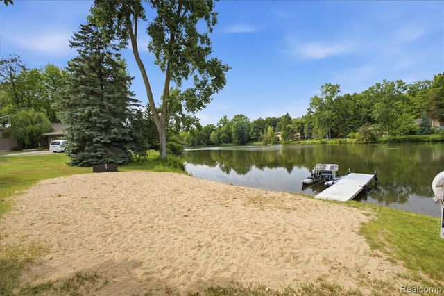 6608 Red Cedar Lane, West Bloomfield, MI 48324