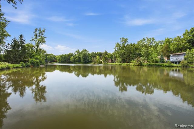6608 Red Cedar Lane, West Bloomfield, MI 48324