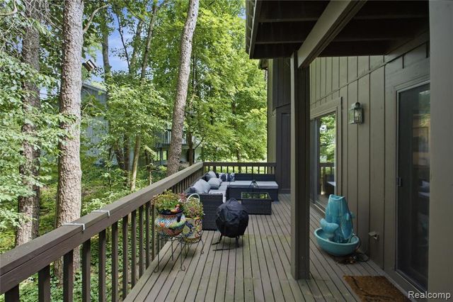 6608 Red Cedar Lane, West Bloomfield, MI 48324
