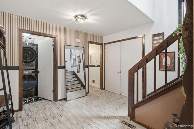 6608 Red Cedar Lane, West Bloomfield, MI 48324
