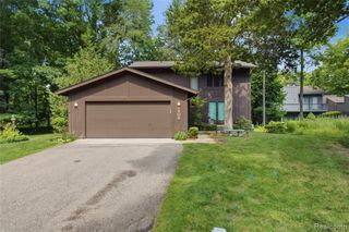 6608 Red Cedar Lane, West Bloomfield, MI 48324