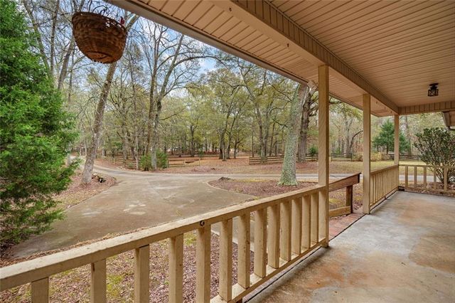 165 Shamrock Drive, Fayetteville, GA 30215