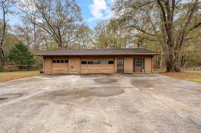 165 Shamrock Drive, Fayetteville, GA 30215