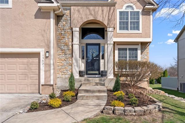 15921 Ash Street, Overland Park, KS 66085