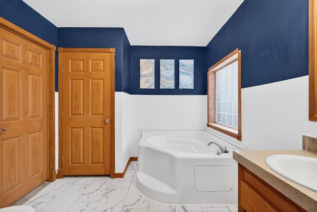 N6223 COUNTY RD E, De Pere, WI 54115