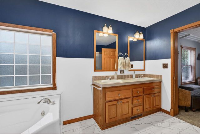 N6223 COUNTY RD E, De Pere, WI 54115