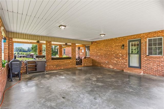 5398 B Reidsville Road, Walkertown, NC 27051