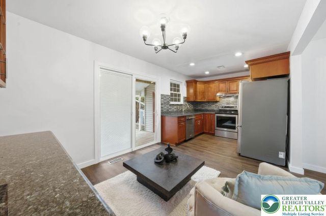 1241 2nd Avenue, Hellertown Boro, PA 18055