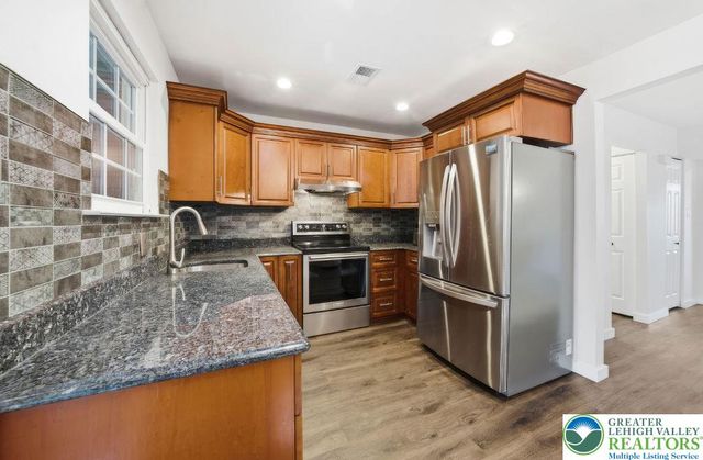 1241 2nd Avenue, Hellertown Boro, PA 18055