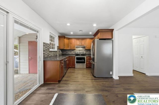 1241 2nd Avenue, Hellertown Boro, PA 18055