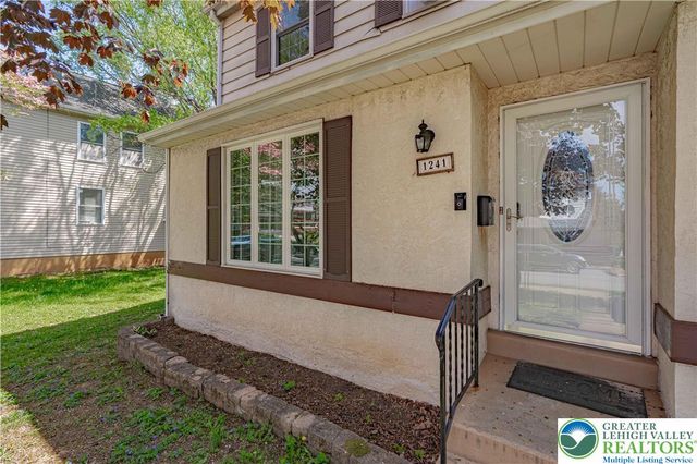 1241 2nd Avenue, Hellertown Boro, PA 18055