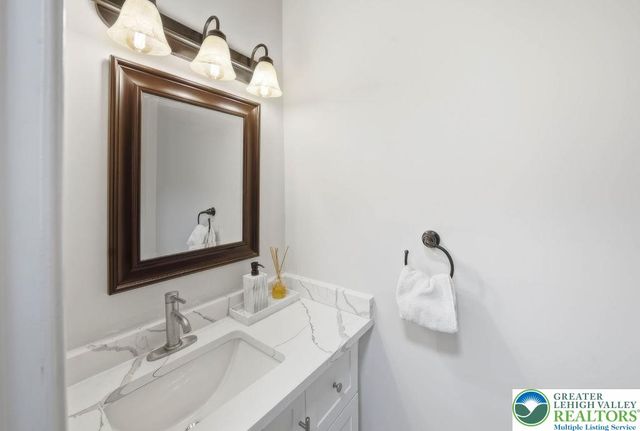 1241 2nd Avenue, Hellertown Boro, PA 18055