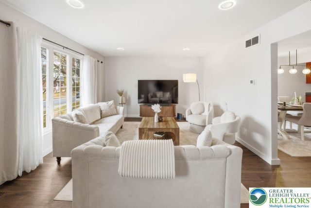 1241 2nd Avenue, Hellertown Boro, PA 18055