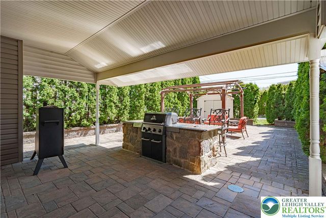 1241 2nd Avenue, Hellertown Boro, PA 18055