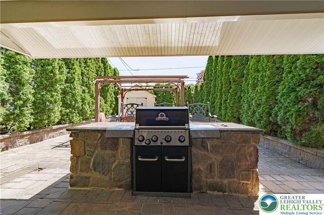 1241 2nd Avenue, Hellertown Boro, PA 18055