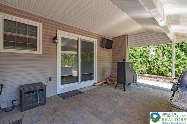 1241 2nd Avenue, Hellertown Boro, PA 18055