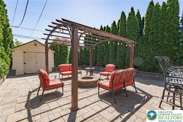 1241 2nd Avenue, Hellertown Boro, PA 18055