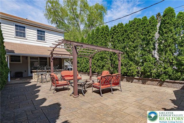 1241 2nd Avenue, Hellertown Boro, PA 18055