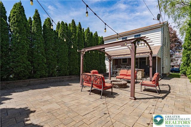 1241 2nd Avenue, Hellertown Boro, PA 18055