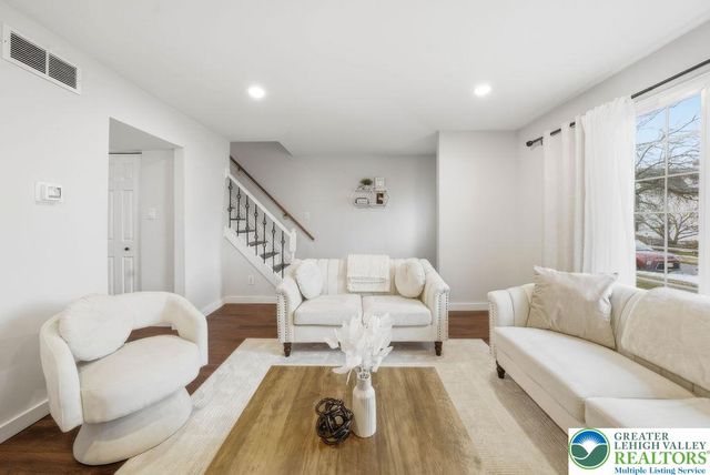 1241 2nd Avenue, Hellertown Boro, PA 18055