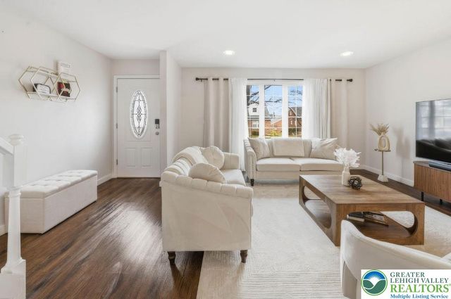 1241 2nd Avenue, Hellertown Boro, PA 18055