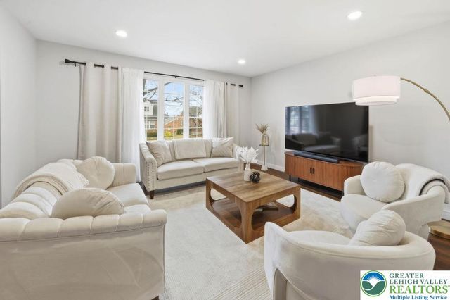 1241 2nd Avenue, Hellertown Boro, PA 18055