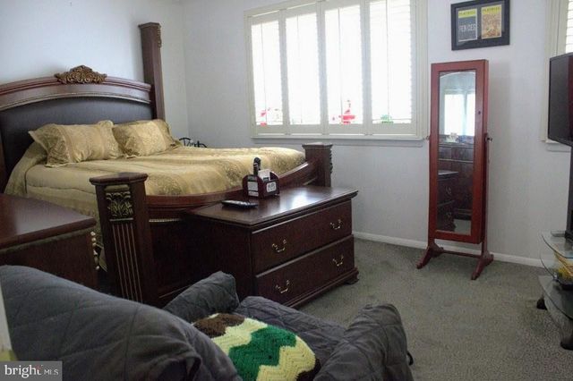 1902 SE VALLEY TER SE, Washington, DC 20032