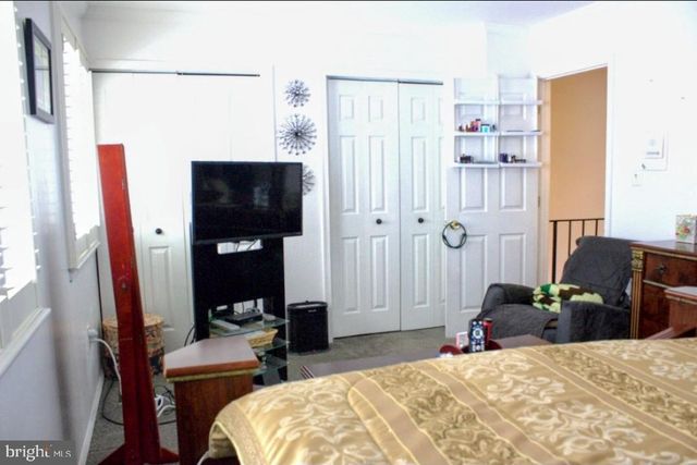 1902 SE VALLEY TER SE, Washington, DC 20032