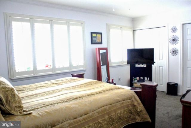 1902 SE VALLEY TER SE, Washington, DC 20032