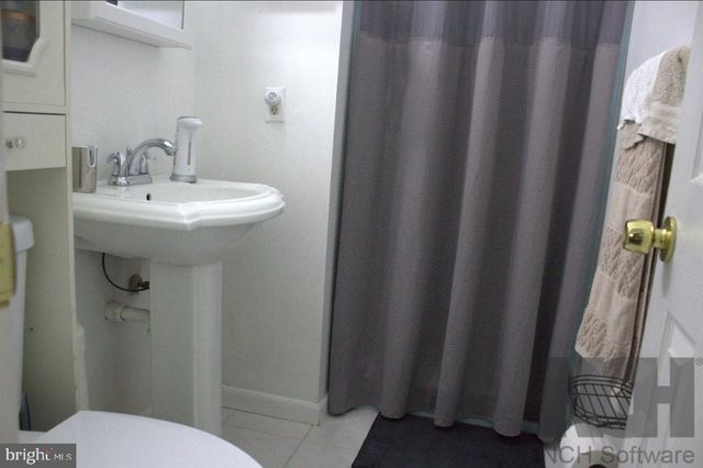 1902 SE VALLEY TER SE, Washington, DC 20032