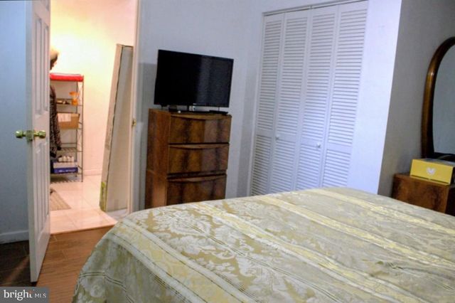 1902 SE VALLEY TER SE, Washington, DC 20032