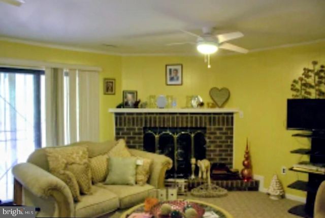 1902 SE VALLEY TER SE, Washington, DC 20032