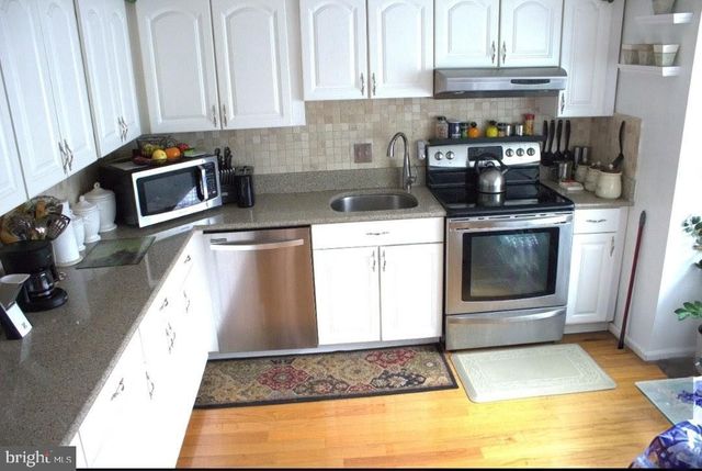 1902 SE VALLEY TER SE, Washington, DC 20032