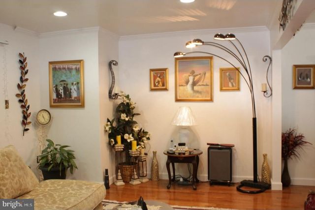 1902 SE VALLEY TER SE, Washington, DC 20032