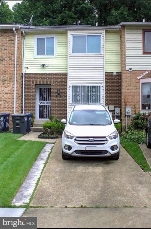 1902 SE VALLEY TER SE, Washington, DC 20032