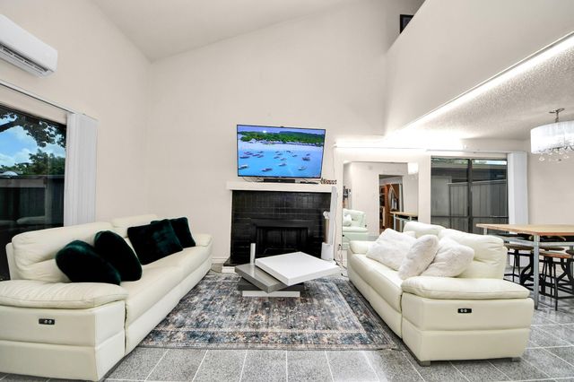 9512 Windswept Lane 9512, Houston, TX 77063