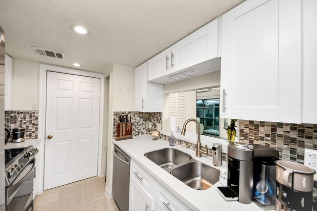 9512 Windswept Lane 9512, Houston, TX 77063