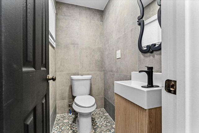 3751 Leslie Street, Detroit, MI 48238