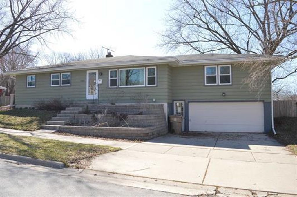 1002 Ellen Avenue, Madison, WI 53716