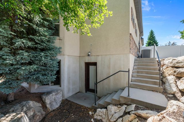 13 E SLEDHILL CIR, Alpine, UT 84004