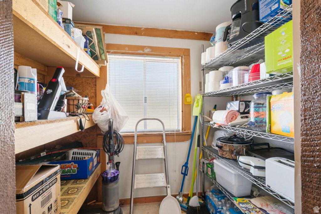 Image 17 of property listing at 499 W CENTER ST, Marysvale, UT 84750