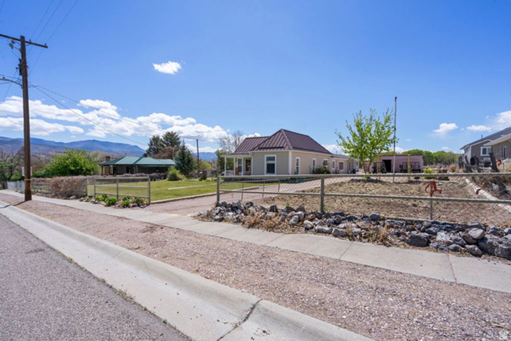 Image 41 of property listing at 499 W CENTER ST, Marysvale, UT 84750
