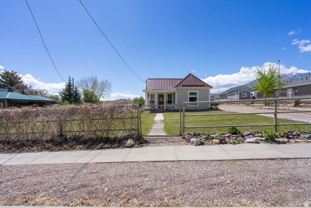 Image 43 of property listing at 499 W CENTER ST, Marysvale, UT 84750