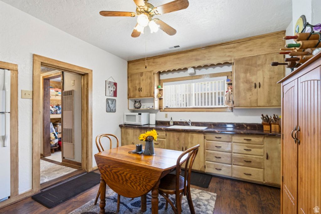 Image 7 of property listing at 499 W CENTER ST, Marysvale, UT 84750