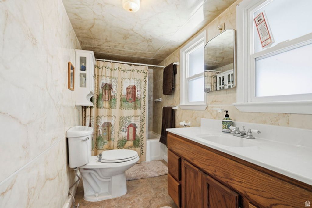 Image 9 of property listing at 499 W CENTER ST, Marysvale, UT 84750