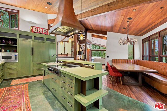 3851 Kingswood Road, Sherman Oaks, CA 91403