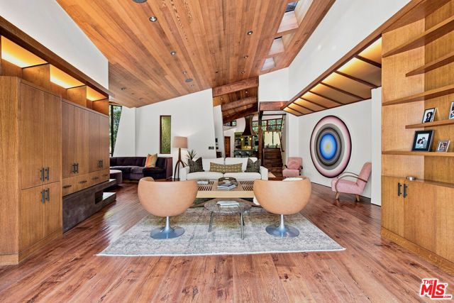 3851 Kingswood Road, Sherman Oaks, CA 91403