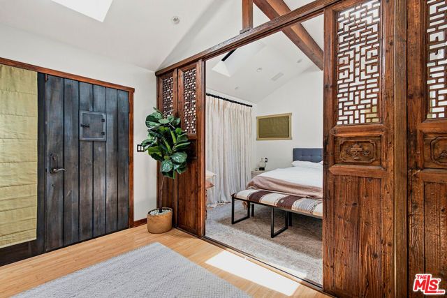 3851 Kingswood Road, Sherman Oaks, CA 91403